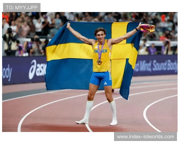 官方：杜普兰蒂斯当选世界田联年度最佳男运动员