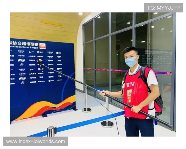 媒体记者赛前两小时到场，采访区准备就绪